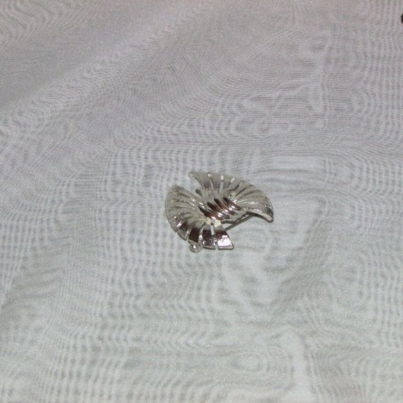 Vintage Brooch Silver Tone Bow Pin - Picture 3 of 6